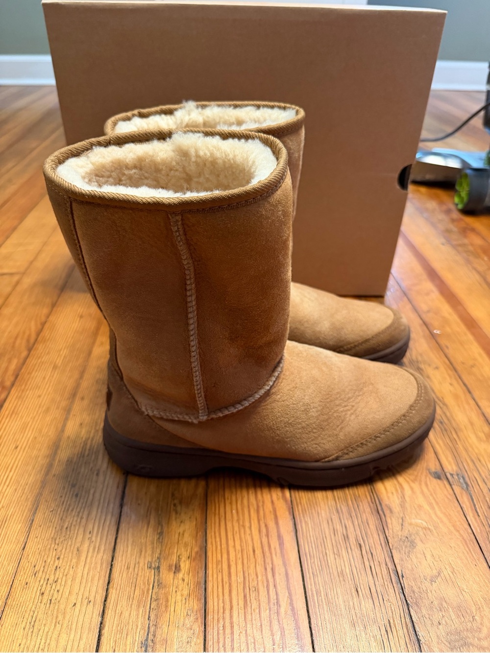 UGG Australia Ultimate Short 5275 Chestnut Suede Sheepskin Boots Women's 8